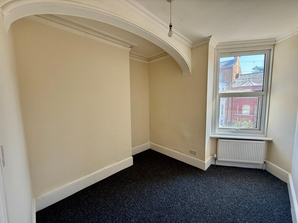 Lot: 8 - WELL PRESENTED TWO-BEDROOM FLAT - Bedroom one